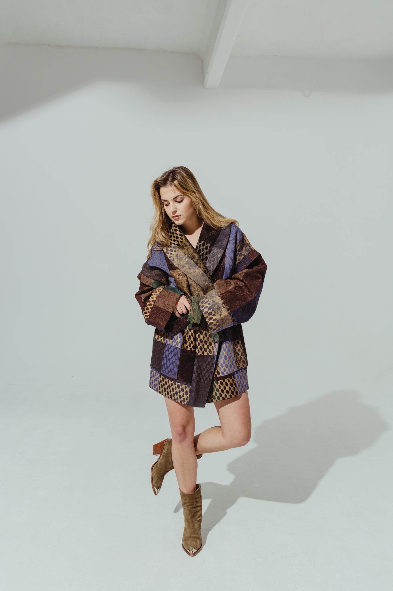 kimono jacquard, jacquard robe, jacquard kimono coat in beige, gold, brown, violet and green