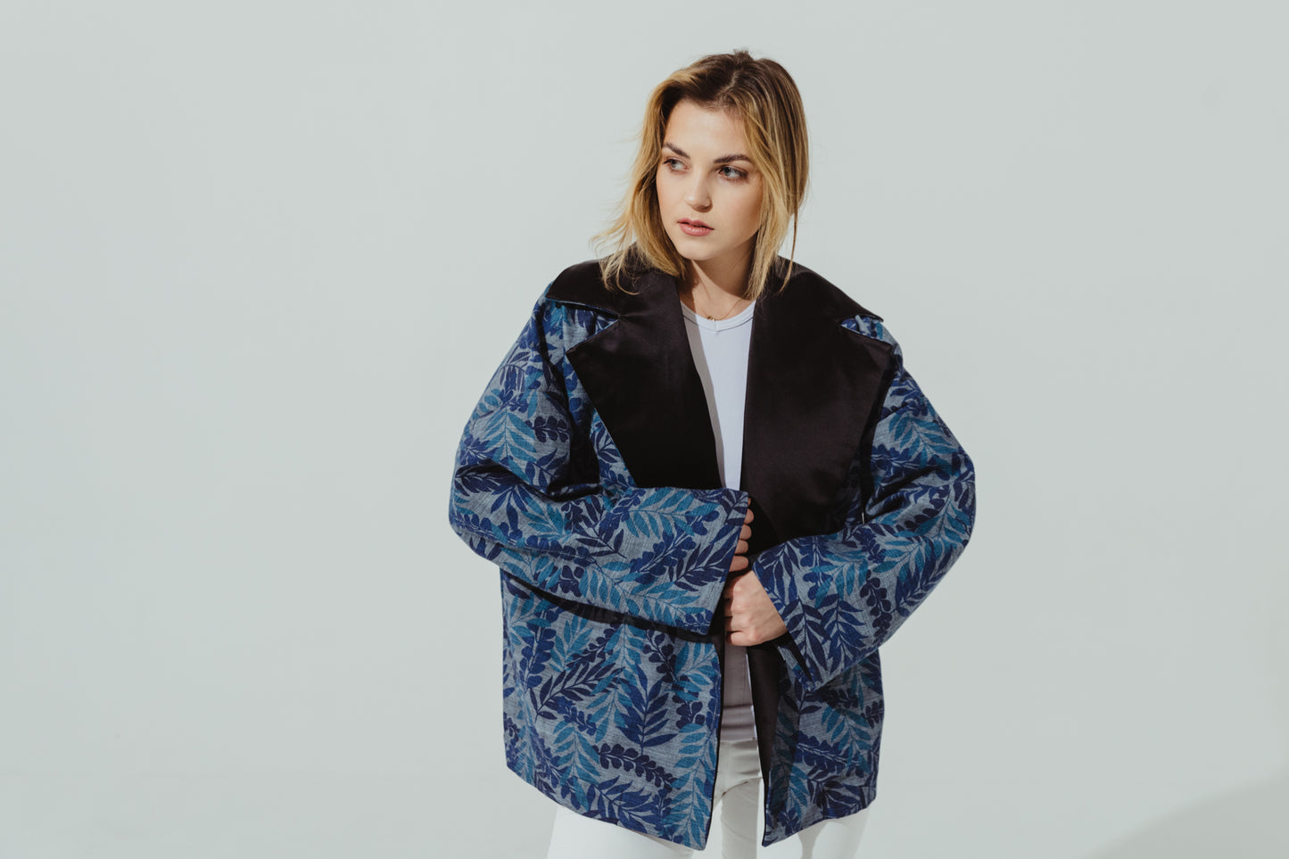 denim leaves design Handmade denim kimono leaves embroidery Women's kimono denim jacket with autumn leaves Kimono denim jacket with leaf print Denim kimono leaves design