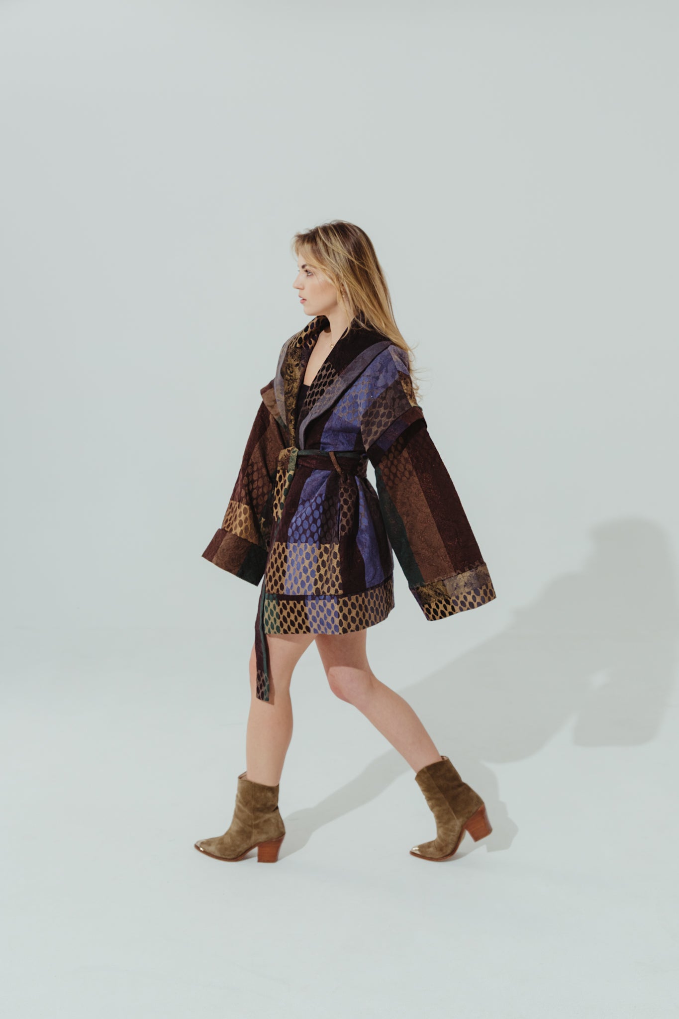 kimono jacquard, jacquard robe, jacquard kimono coat in beige, gold, brown, violet and green