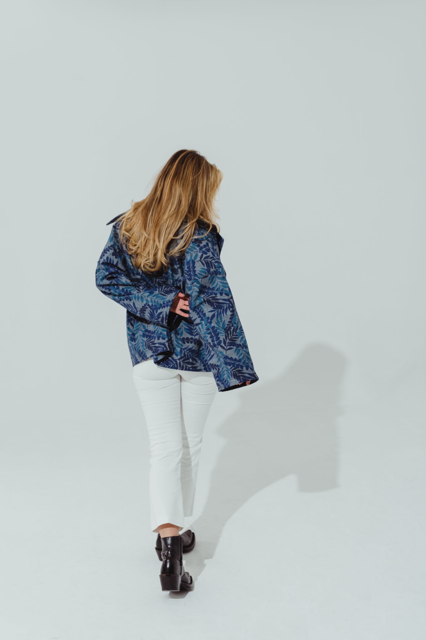 denim leaves design Handmade denim kimono leaves embroidery Women's kimono denim jacket with autumn leaves Kimono denim jacket with leaf print Denim kimono leaves design
